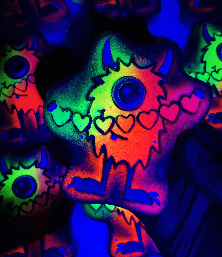 Le petit monstre fluo - Alcazia